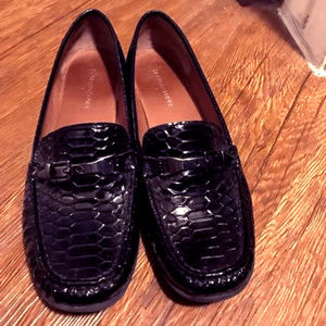 Donald J Pilner 8.5 crocodile embossed loafers